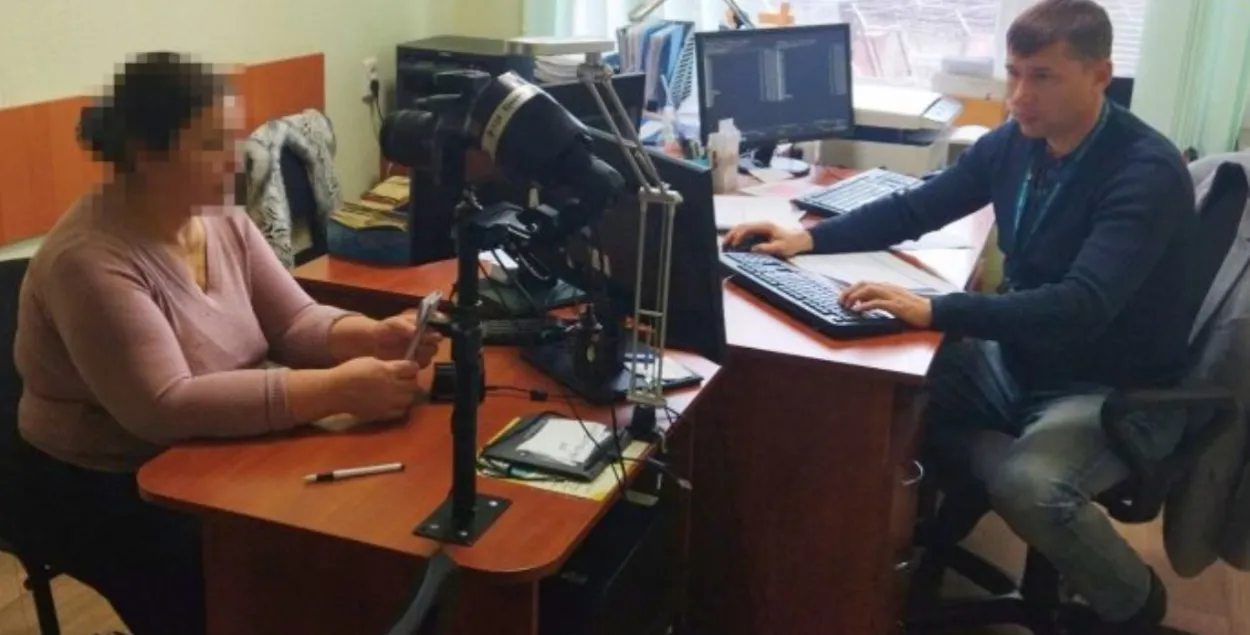 Беларуска ў міграцыйнай службе
