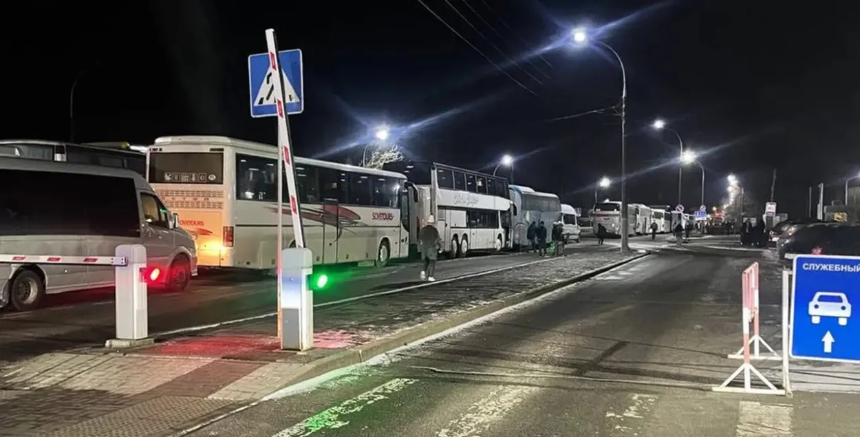 Очередь на выезд из Беларуси
