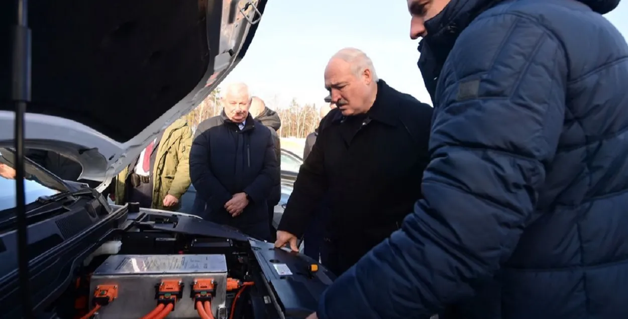 Александр Лукашенко уже давно заподозрил, что его обманывают
