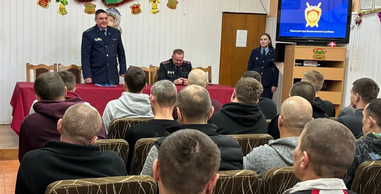 Выступает прокурор района
