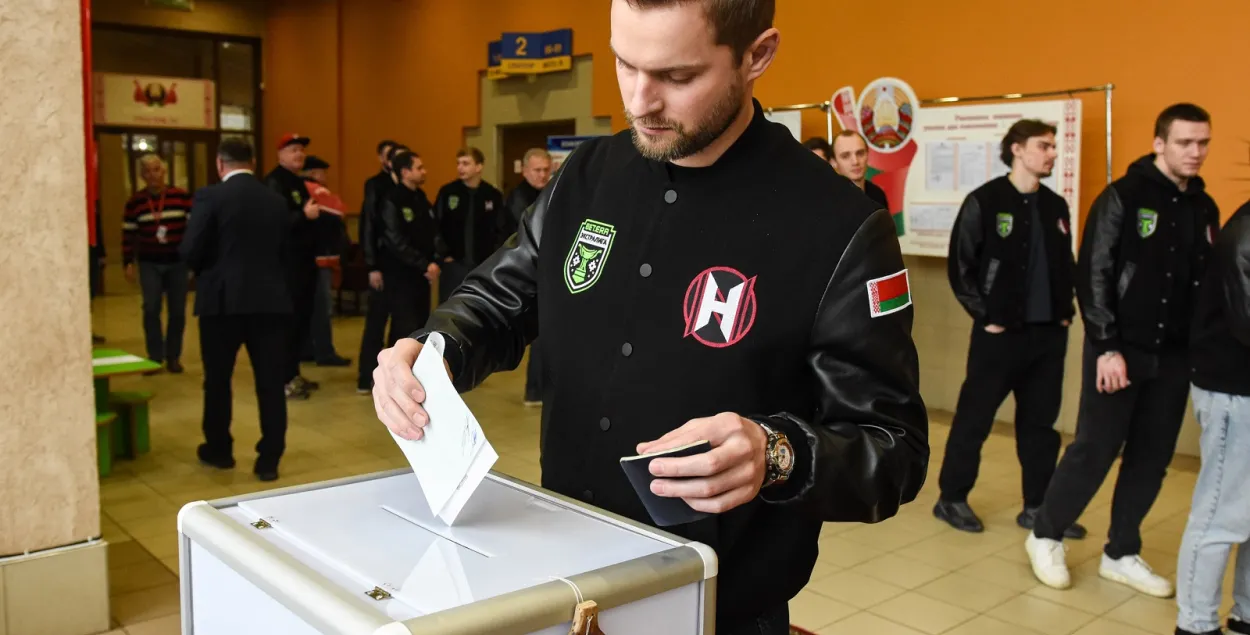 У "электаральным мерапрыемстве" ўдзельнічаюць хакеісты "Нёмана"
