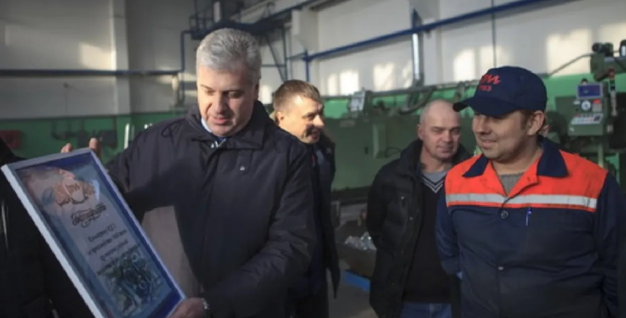 Віктар Самончык на прадпрыемстве
