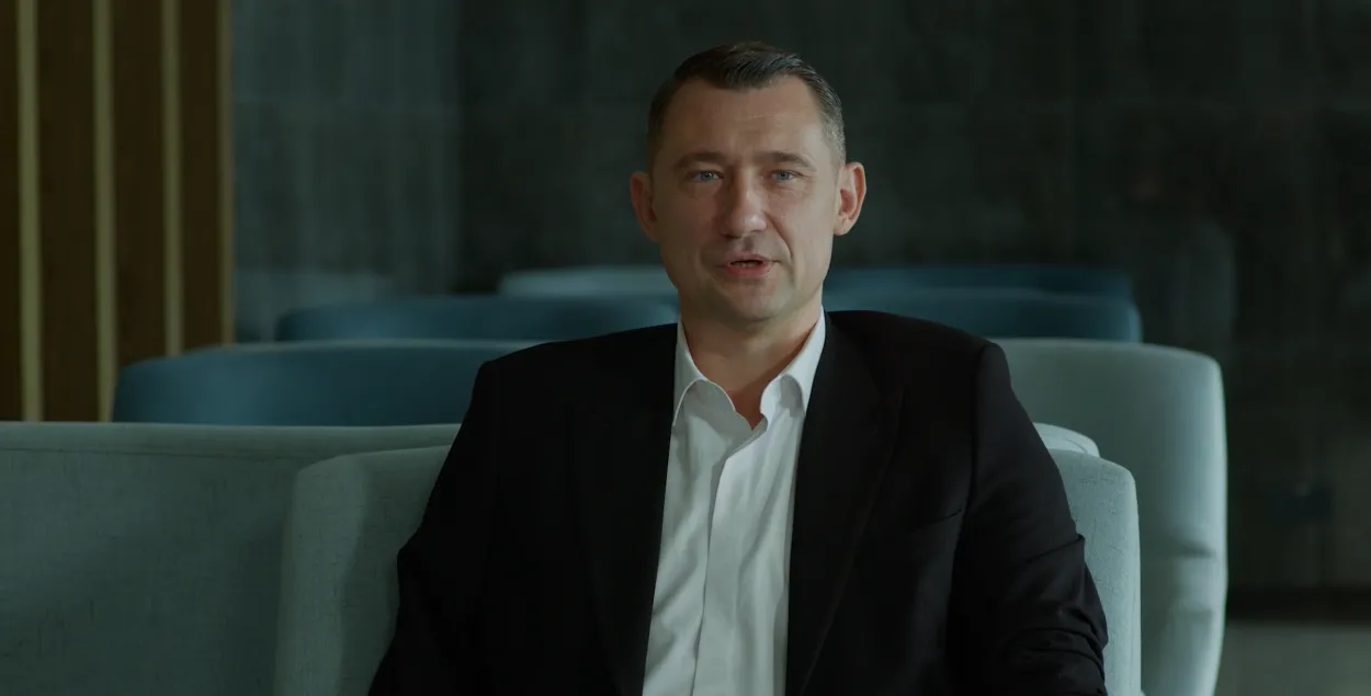 Аляксей Талай у стужцы "Птушка фенікс Аляксея Талая"
