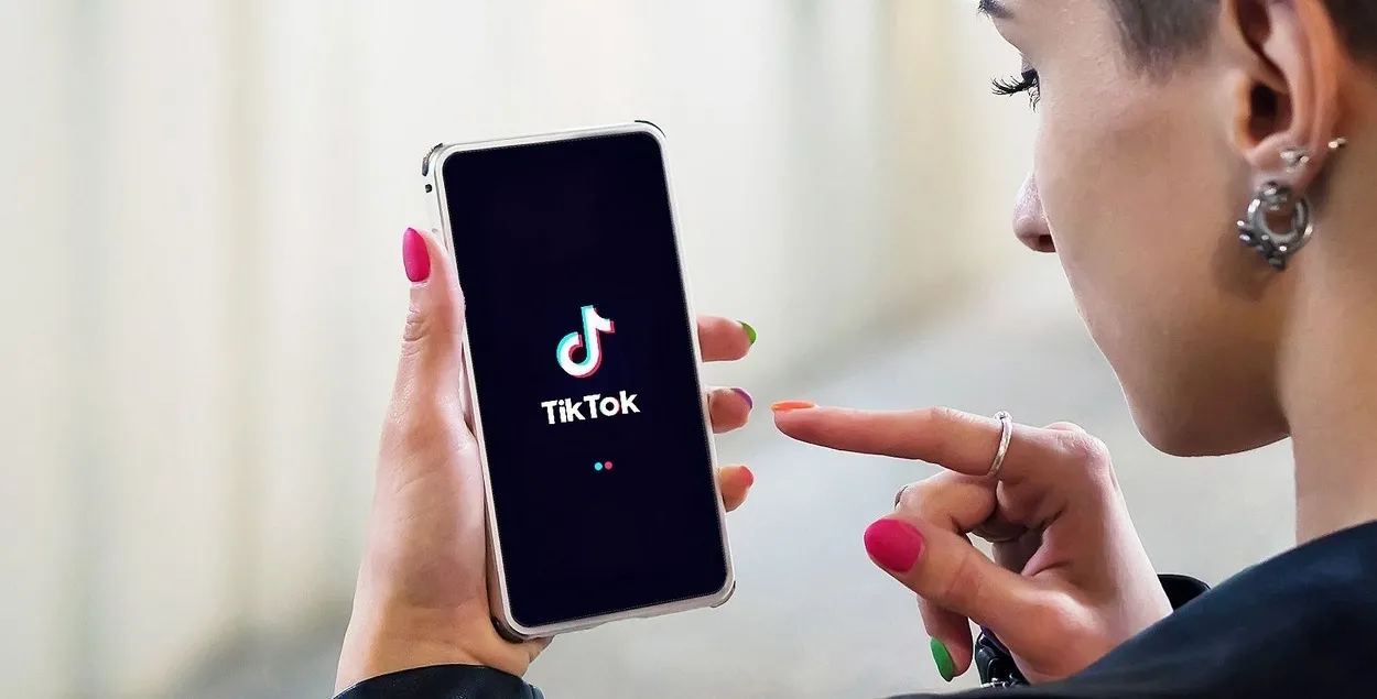 TikTok забароніць карыстацца праграмай падлеткам пасля 22:00
