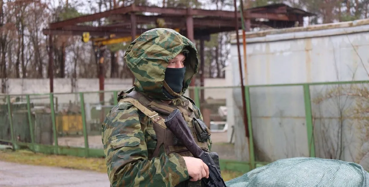 Удзельнікаў тэрабароны вучаць працы на КПП, ахове важных аб'ектаў, абароне ад дыверсантаў
