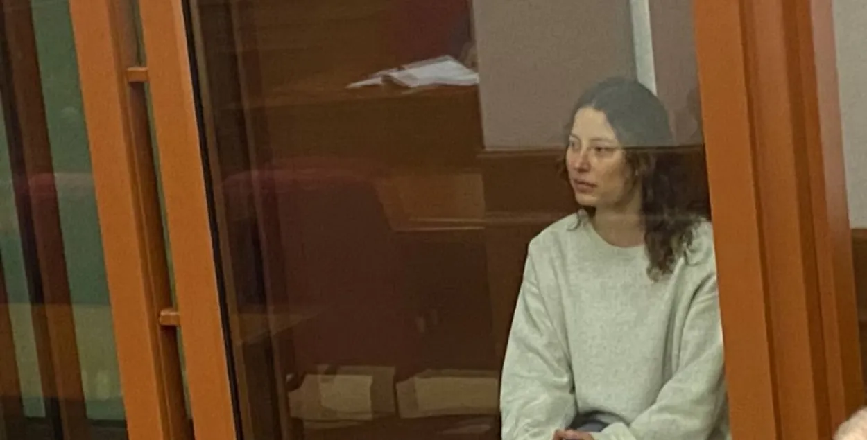 Ксенія Карэліна на судзе

