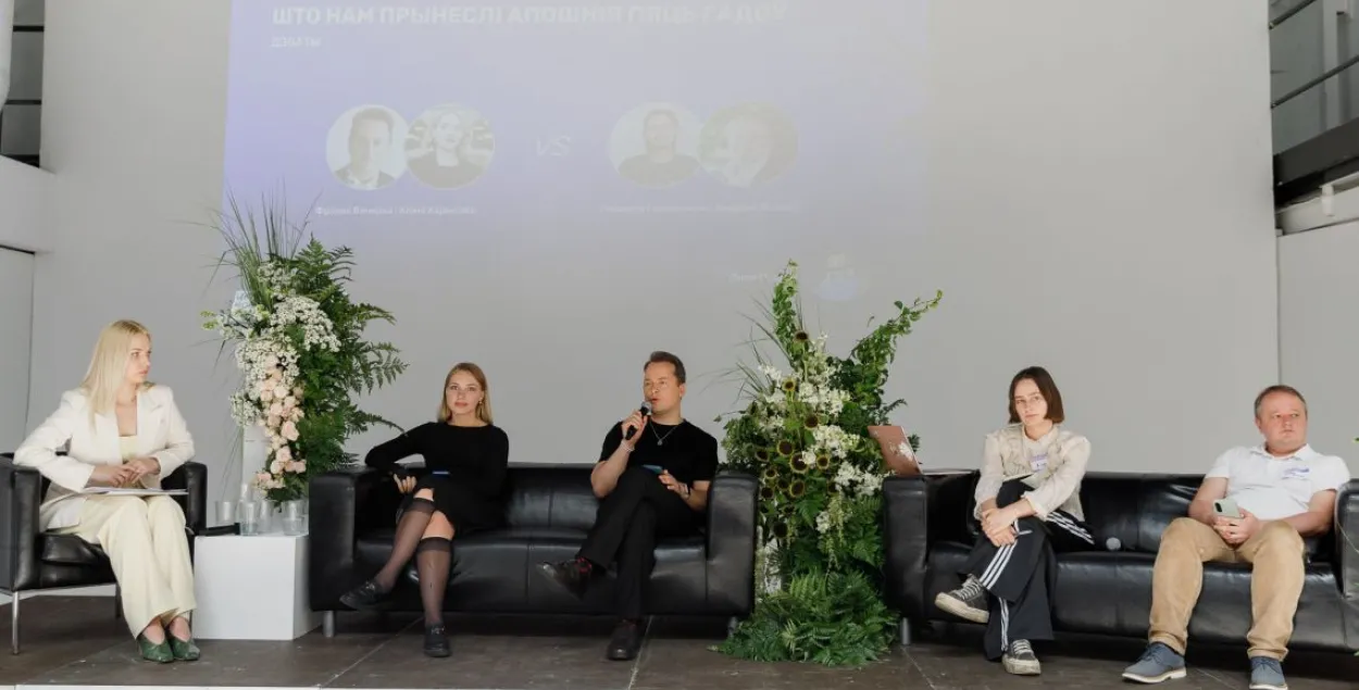 Алеся Руднік, Аліна Харысава, Франак Вячорка, Лізавета Пракопчык, Андрэй Ягораў на канферэнцыі Reshape у Варшаве 15 чэрвеня
