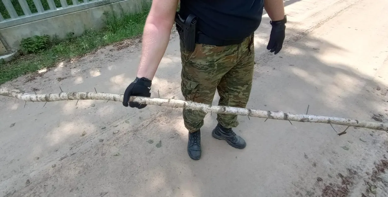 Гэткімі каламі кідаліся парушальнікі мяжы ў польскіх памежнікаў
