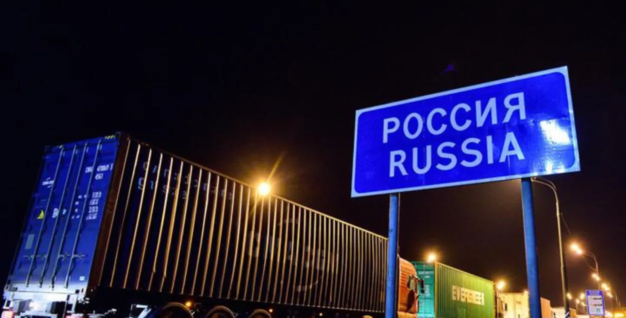 Белорусско-российская граница на трассе М1
