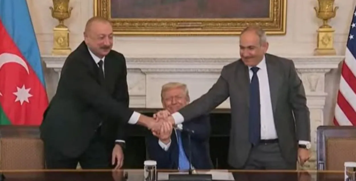 Пашынян і Аліеў падпісалі дэкларацыю аб урэгуляванні канфлікту
