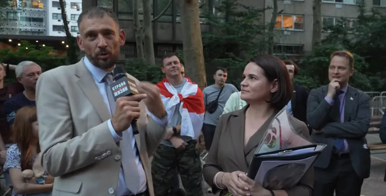 Святлана і Сяргей Ціханоўскія падчас сустрэчы з беларусамі ў Нью-Ёрку
