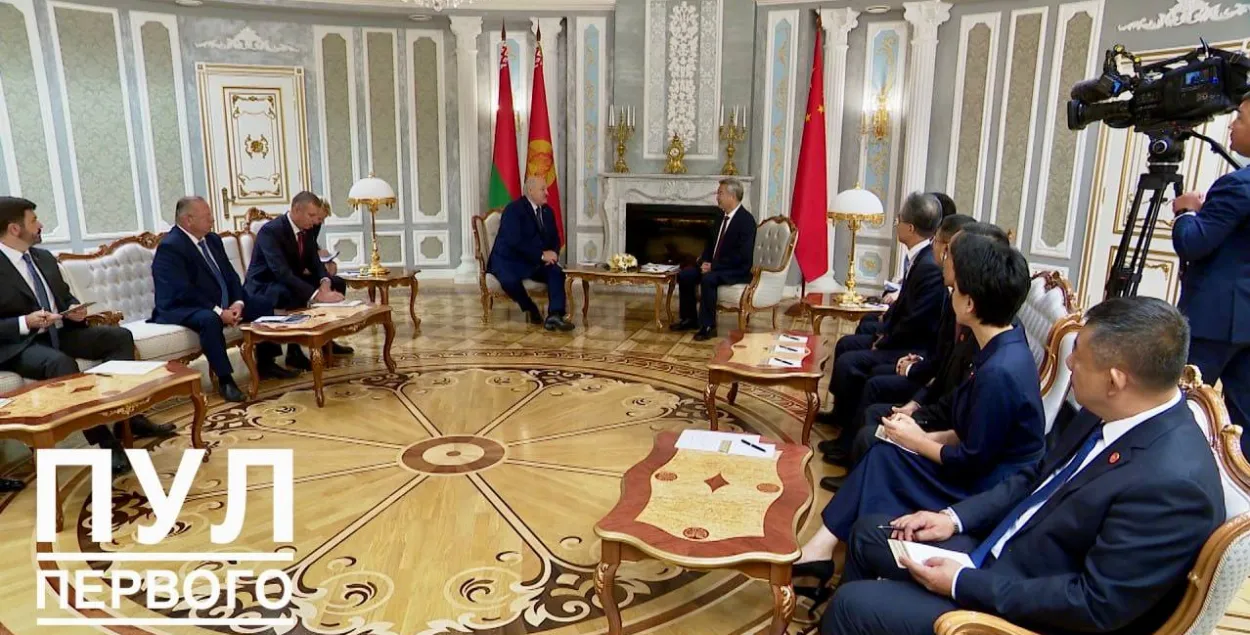 Лукашенко и Ли Си
