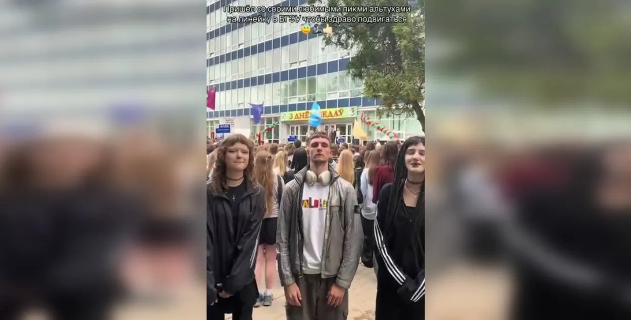 Кирилл на линейке 1 сентября
