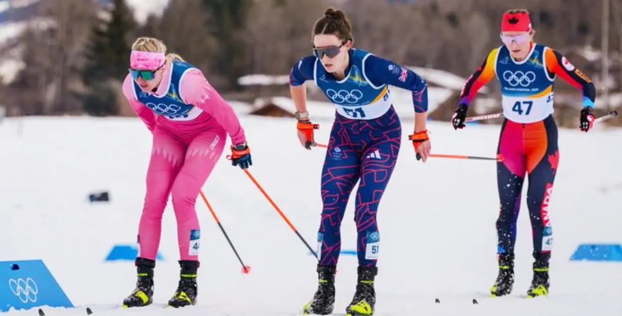 Ганна Каралёва (злева) на скіятлоне на Алімпіядзе-2026
