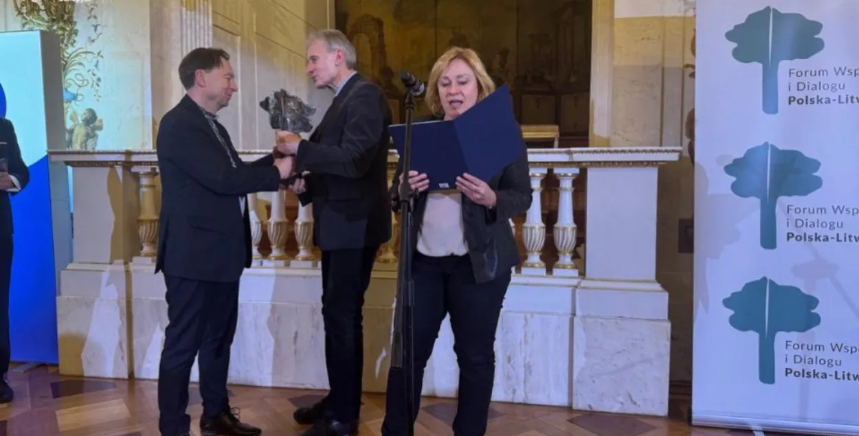 Алесь Смоленчук на награждении
