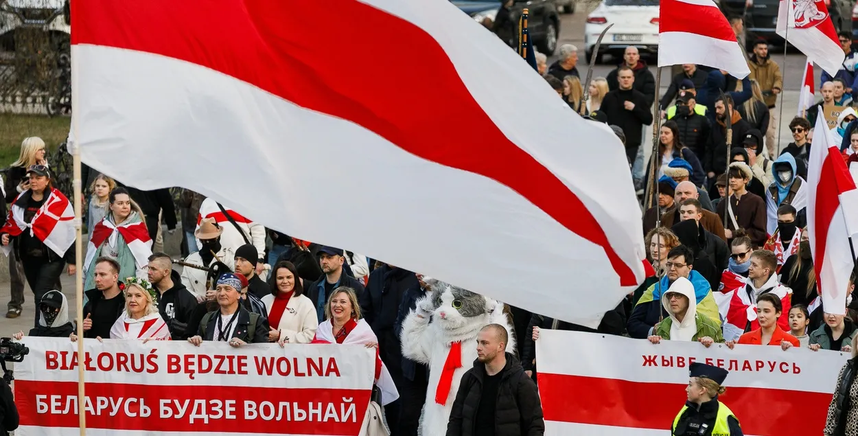 Выяснилось, что глобализм, о котором нам так много рассказывали ещё в школе, действует только в мирное время

