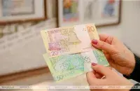 Снижение заметно, если зарплату перевести в доллары / БЕЛТА