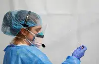 Медиков Минска и Витебска заставляют участвовать в субботнике / Reuters