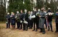 Дипломаты ЕС, Великобритании, США и Швейцарии в Куропатах / facebook.com/EUinBelarus​