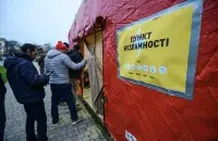 Херсон, очередь в "пункт несокрушимости" / https://www.facebook.com/MNSKHERSON/
