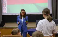 Пропагандистка и молодежь / sb.by
