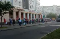Очередь за водой. Минск, Юго-запад, 25 июня / Еврорадио​