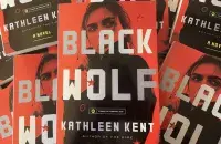 Первые экземпляры книги Кэтлин Кент / facebook.com/kathleenkentbooks

