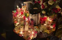 На "Площади перемен"&nbsp;&mdash; стихийный мемориал памяти Романа Бондаренко / Еврорадио​