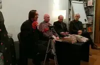 Алесь Пушкин с красными руками / Кадр из видеотрансляции​