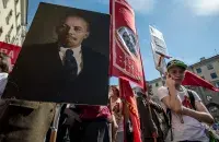 "Несмяротны полк" ідзе па вуліцах Мінска. Фота: Еўрарадыё