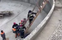 В Гатово мужчина упал в очистной резервуар