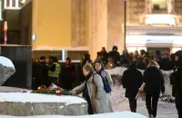 Участников акций памяти Алексея Навального в России нередко разгоняли или даже задерживали
