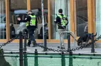 Полиция в районе места, где произошло происшествие
