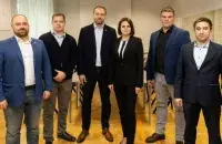 Участники инициативы "Байпол" со Светланой Тихановской
