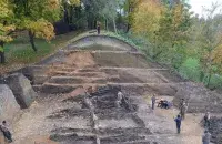 Археологические раскопки городища на Менке

