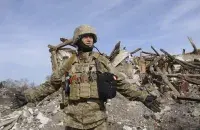 Украинские деревни и города на линии фронта лежат в руинах
