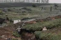 Белорусы отрабатывают зачистку окопов
