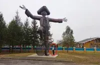 Скульптура Мюнхгаузена в Березе
