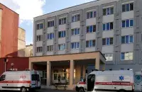 В больницу пострадавшая обратилась только через три дня
