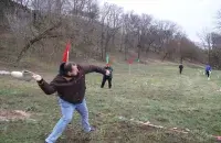 Метание валенка
