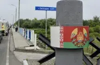 Мост между пограничными пунктами на белорусско-польской границе
