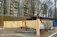 Ветер повредил площадку в детском саду в Минске
