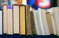 Мининформ запретил ещё 32 книги. В списке — Уэлш и Филипенко
