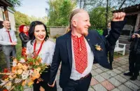 Ким Самусенко и Алеся на свадьбе

