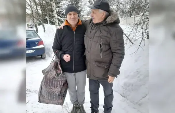 Александр Кабанов (слева) вышел из колонии
