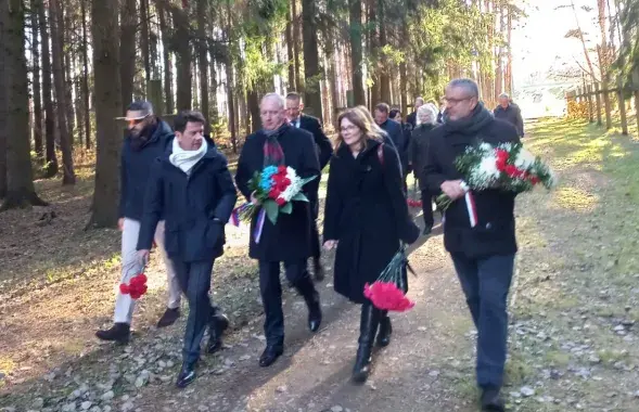 Дипломаты в Куропатах / https://www.facebook.com/EUinBelarus/

