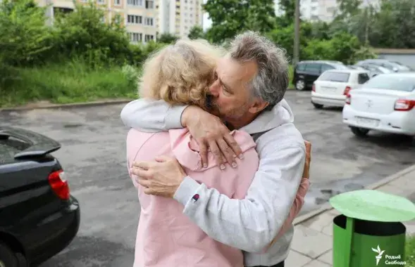 Анатолий Лебедько с женой Светланой после освобождения / Радыё Свабода