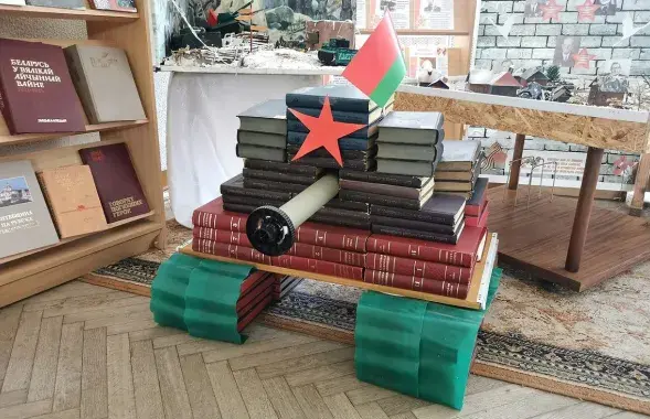 Танк из книг / /vitvesti.by
