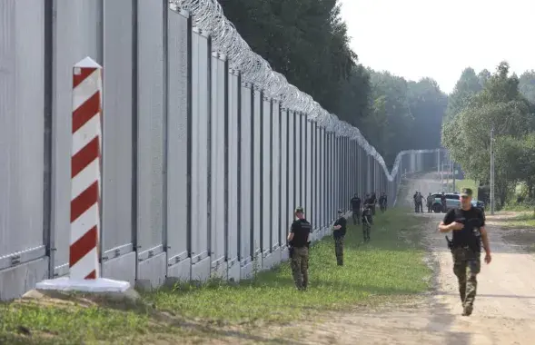 Праваабаронцы крытыкуюць краіны, якія адгарадзіліся ад нерэгулярных мігрантаў плотам / AP