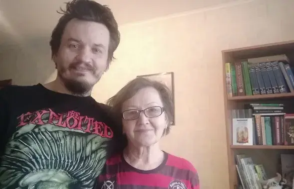 Ілля Міронаў з маці / Фота з Facebook Валянціны Міронавай
